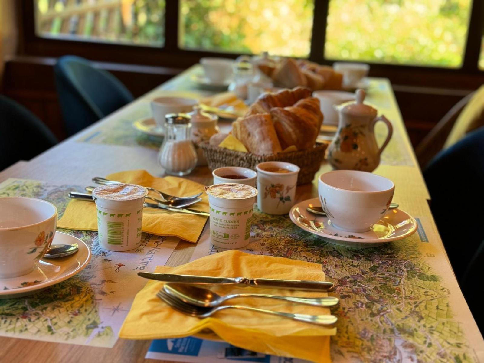 Auberge Du Val Au Cesne Saint-Clair-sur-les-Monts ภายนอก รูปภาพ